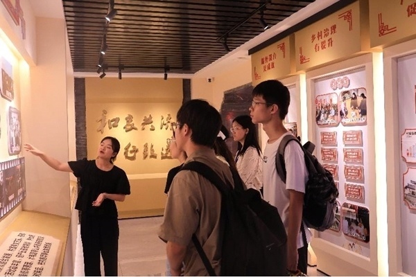 中央民族大學(xué)與中國人民大學(xué)聯(lián)合開展“大國邊疆”實踐調(diào)研活動。校方供圖