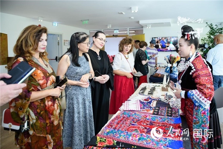 苗族銀器展示。傅永山攝