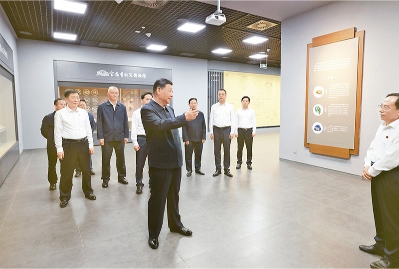 2024年9月10日，中共中央總書記、國家主席、中央軍委主席習(xí)近平在前往甘肅考察途中，來到陜西省寶雞市參觀寶雞青銅器博物院。 新華社記者 王曄/攝