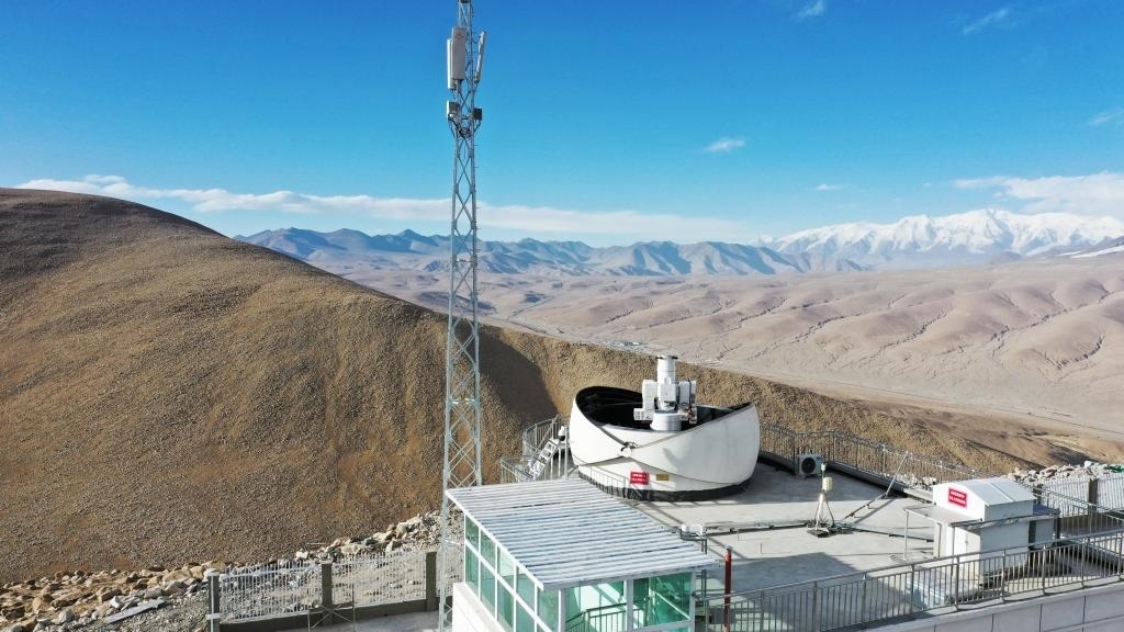 正在運(yùn)行的塔縣星地激光通信地面站。（中國科學(xué)院空天信息創(chuàng)新研究院供圖）