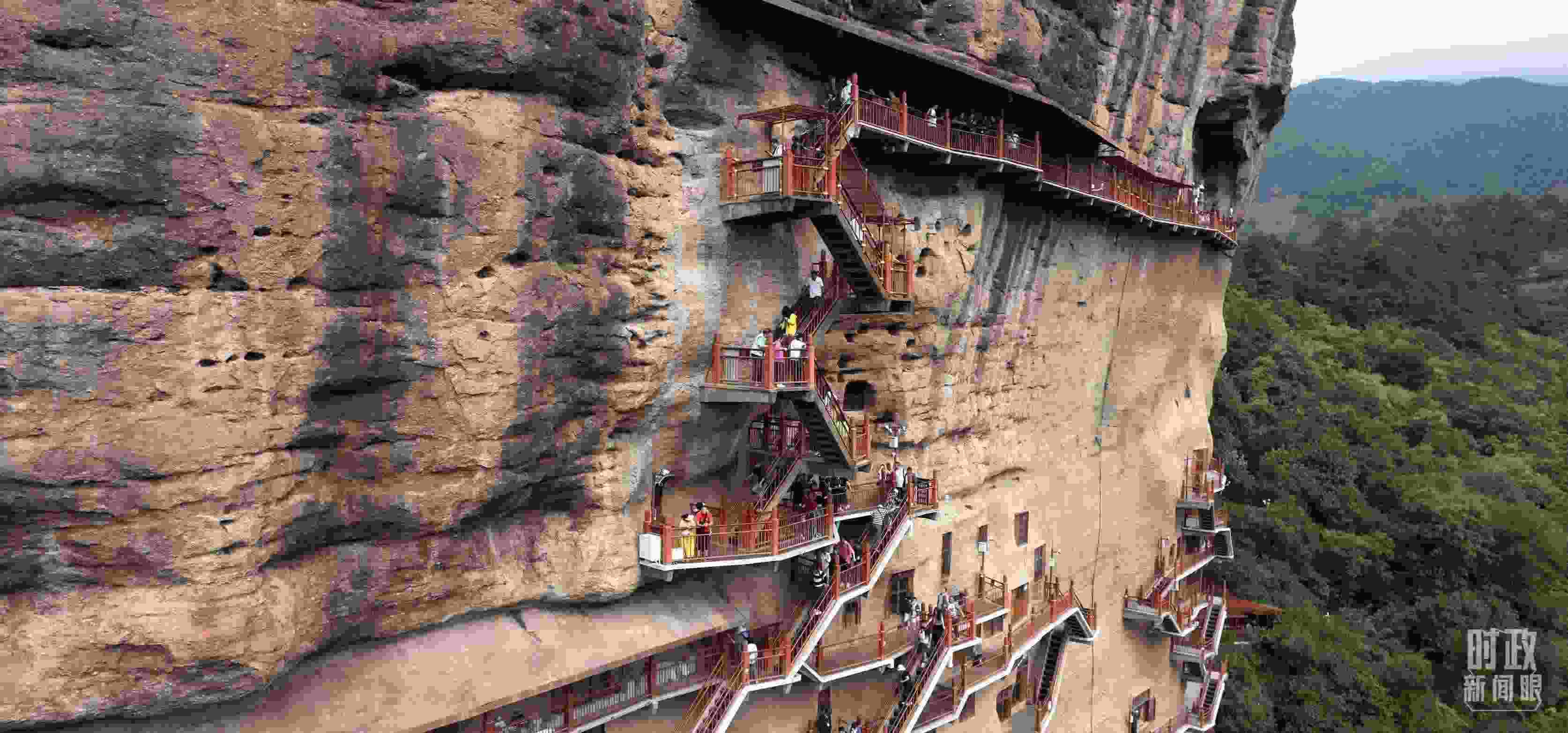 △麥積山石窟是國家5A級旅游景區(qū)，2024年上半年累計接待游客57萬人。（總臺國廣記者李晉拍攝）