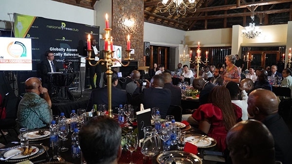 吳大使回答記者提問。人民網(wǎng) 劉暢攝