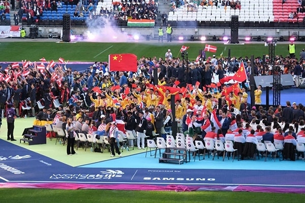 中國(guó)選手參加閉幕式。人民網(wǎng)記者 于超凡攝