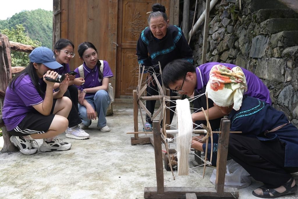 南開大學師生在貴州省雷山縣南猛村了解鄉(xiāng)村振興成就。（受訪者供圖）