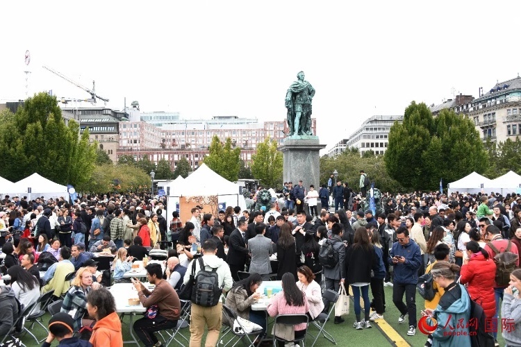 “天涯共此時——中秋游園會”在斯德哥爾摩國王花園舉辦。人民網(wǎng)記者 殷淼攝