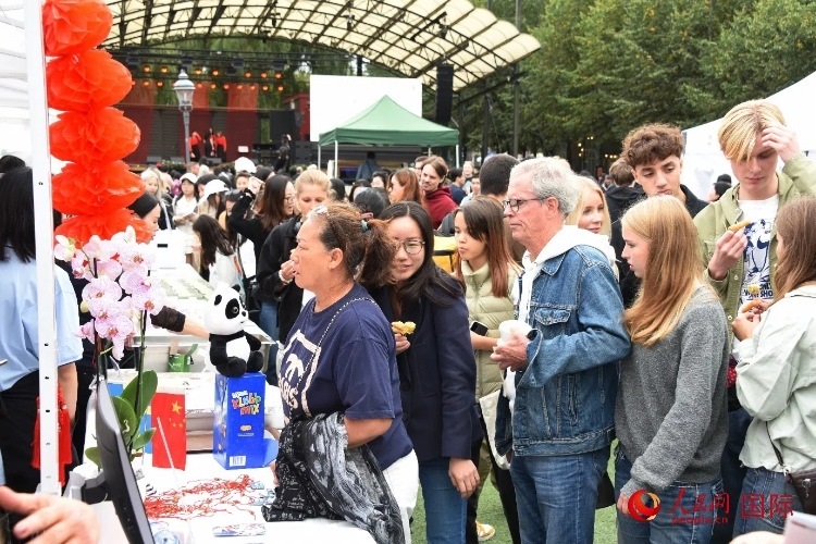 斯德哥爾摩中秋游園會。人民網(wǎng)記者 殷淼