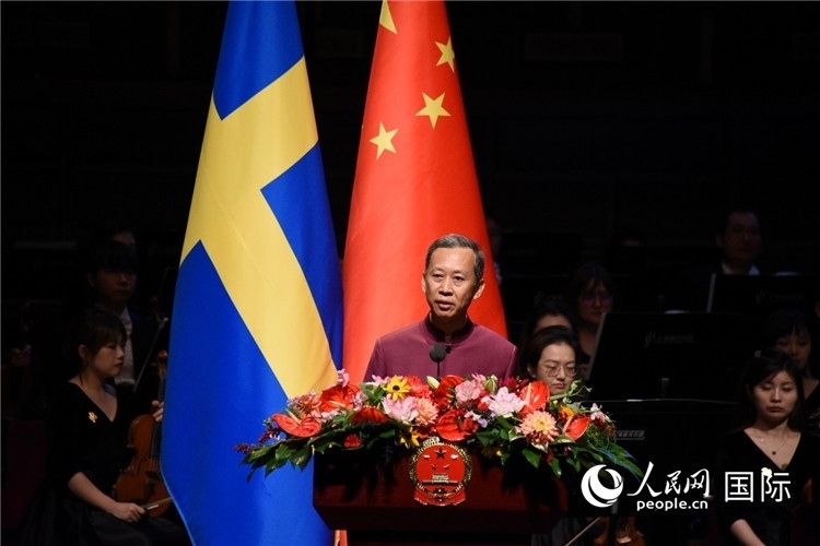 中國駐瑞典大使崔愛民在招待會上致辭。人民網(wǎng)記者 殷淼攝