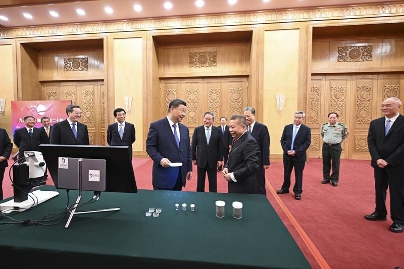 △2024年9月23日，習近平總書記等參觀月球樣品和探月工程成果展覽。