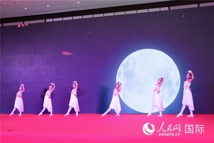 中國青少年歌舞表演。人民網(wǎng)記者任皓宇攝