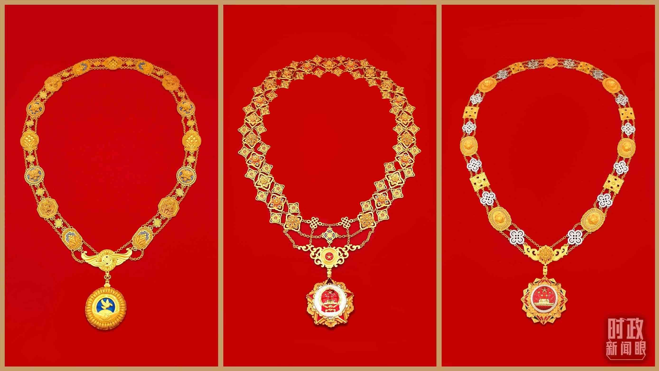 “共和國勛章”（中）、“友誼勛章”（左）和國家榮譽稱號獎章（右）。（總臺央視記者郭鴻、鄂介甫拍攝）