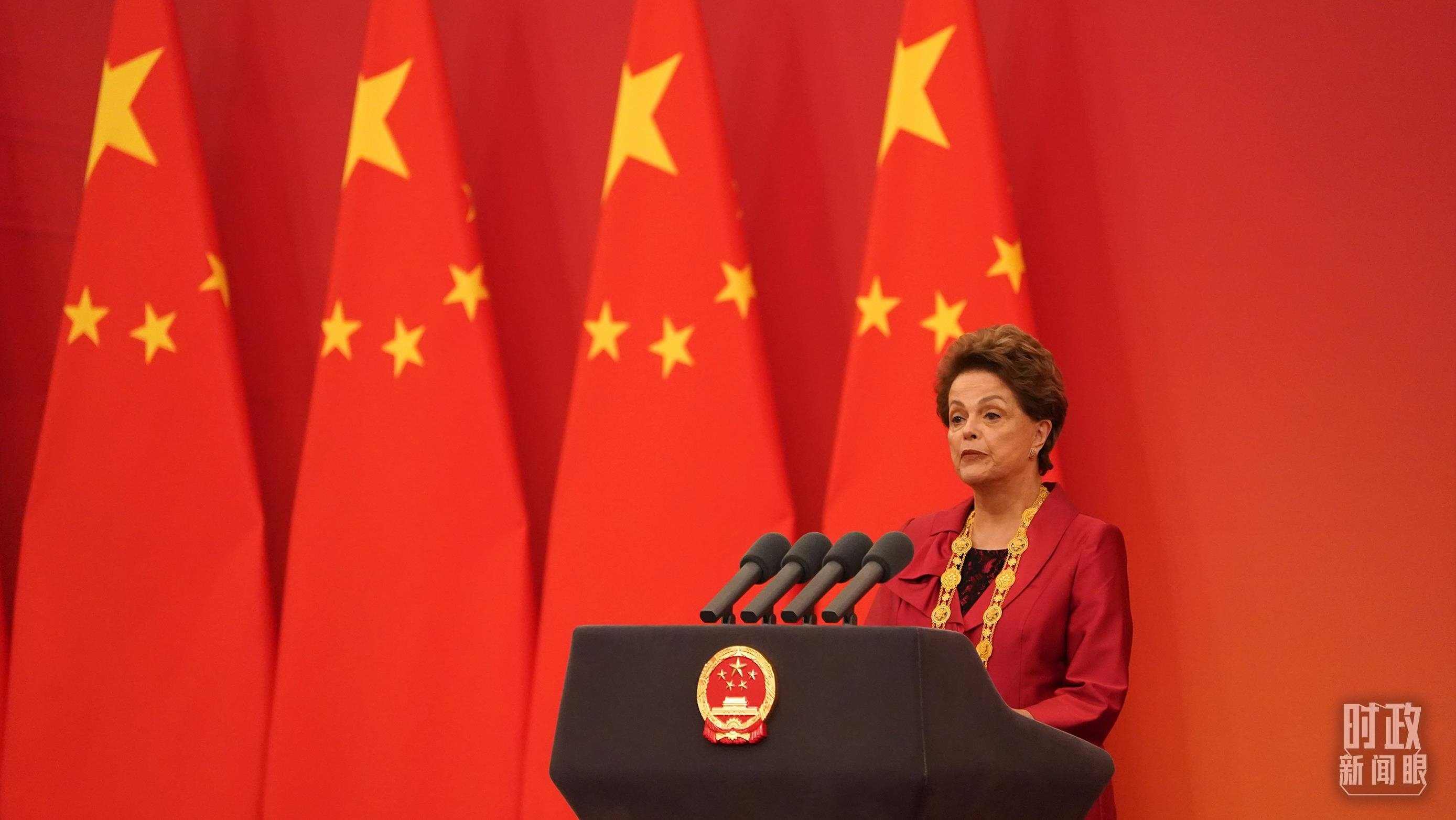 “友誼勛章”獲得者迪爾瑪·羅塞芙在頒授儀式上發(fā)言。（總臺記者李晉拍攝）