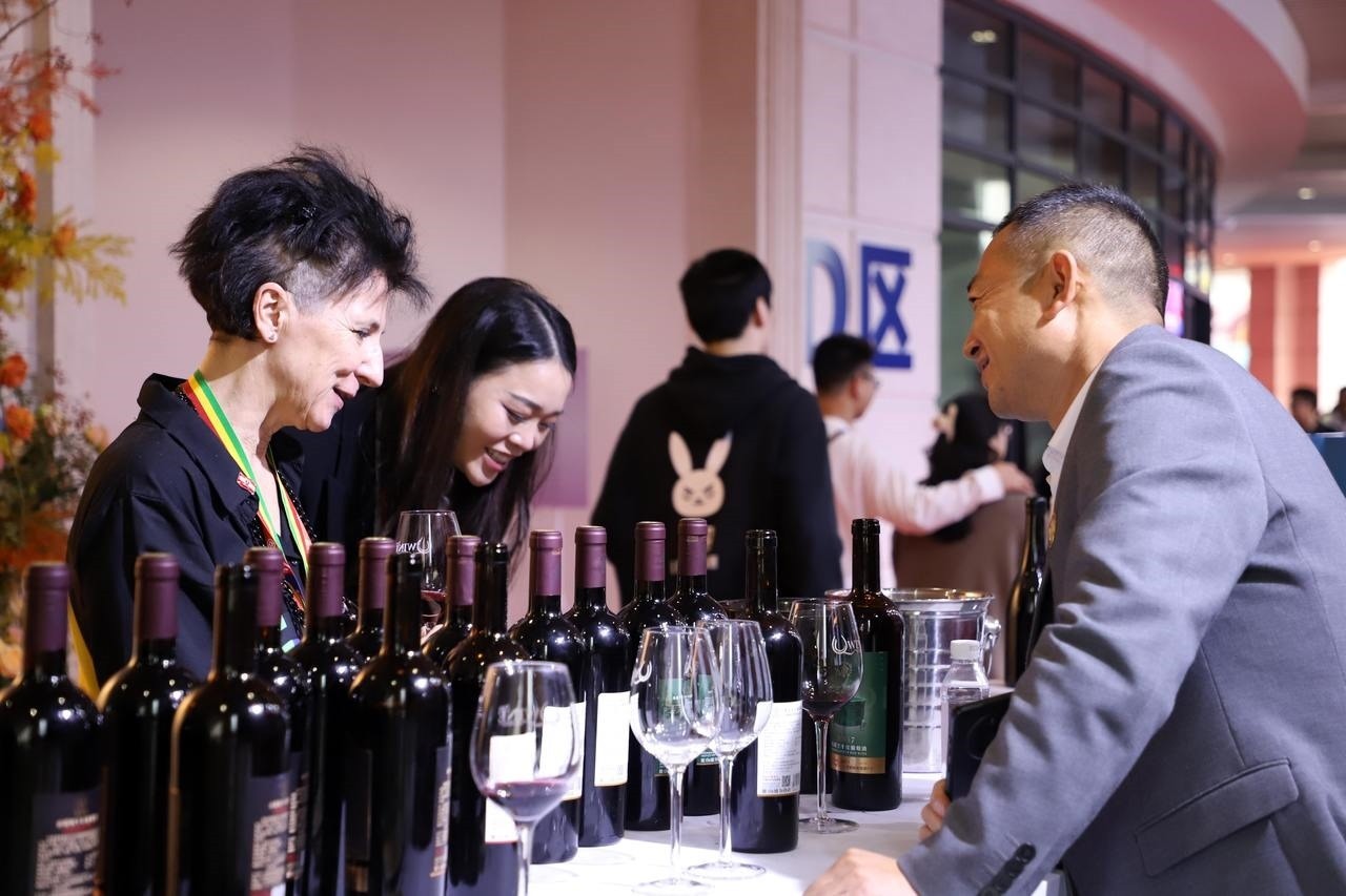 第五屆華僑進(jìn)口商品博覽會(huì)在浙江青田開(kāi)幕。新華社記者 張曉潔 攝