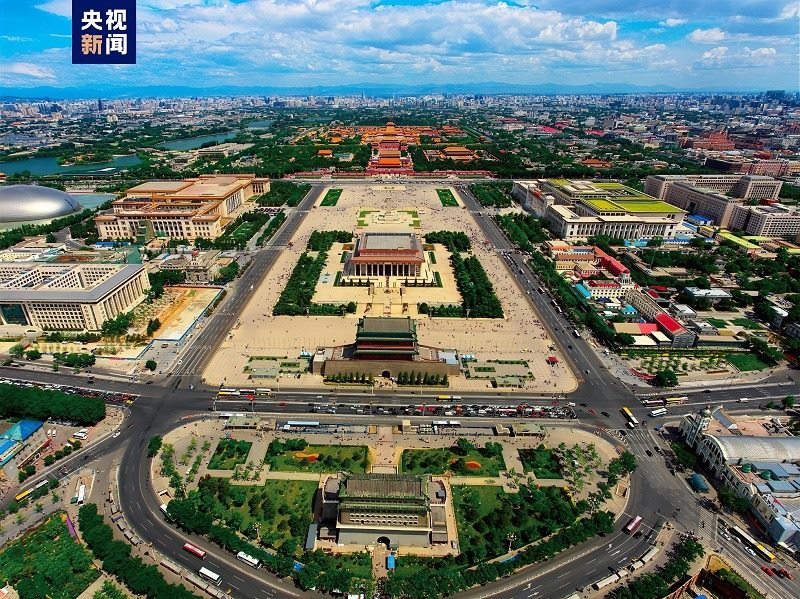 △全長7.8公里的北京中軸線上，分布有鐘鼓樓、景山、故宮等15處遺產(chǎn)構(gòu)成要素。