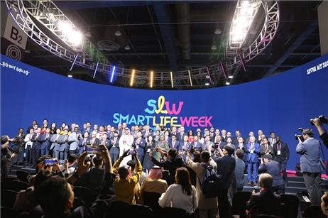 “智慧生活周”博覽會(huì)上展出的低空飛行器。人民網(wǎng)記者 莽九晨攝