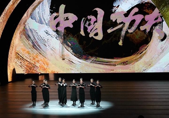 2024年9月19日，演職人員在北京文化論壇專(zhuān)場(chǎng)文藝演出中表演舞劇《詠春》。