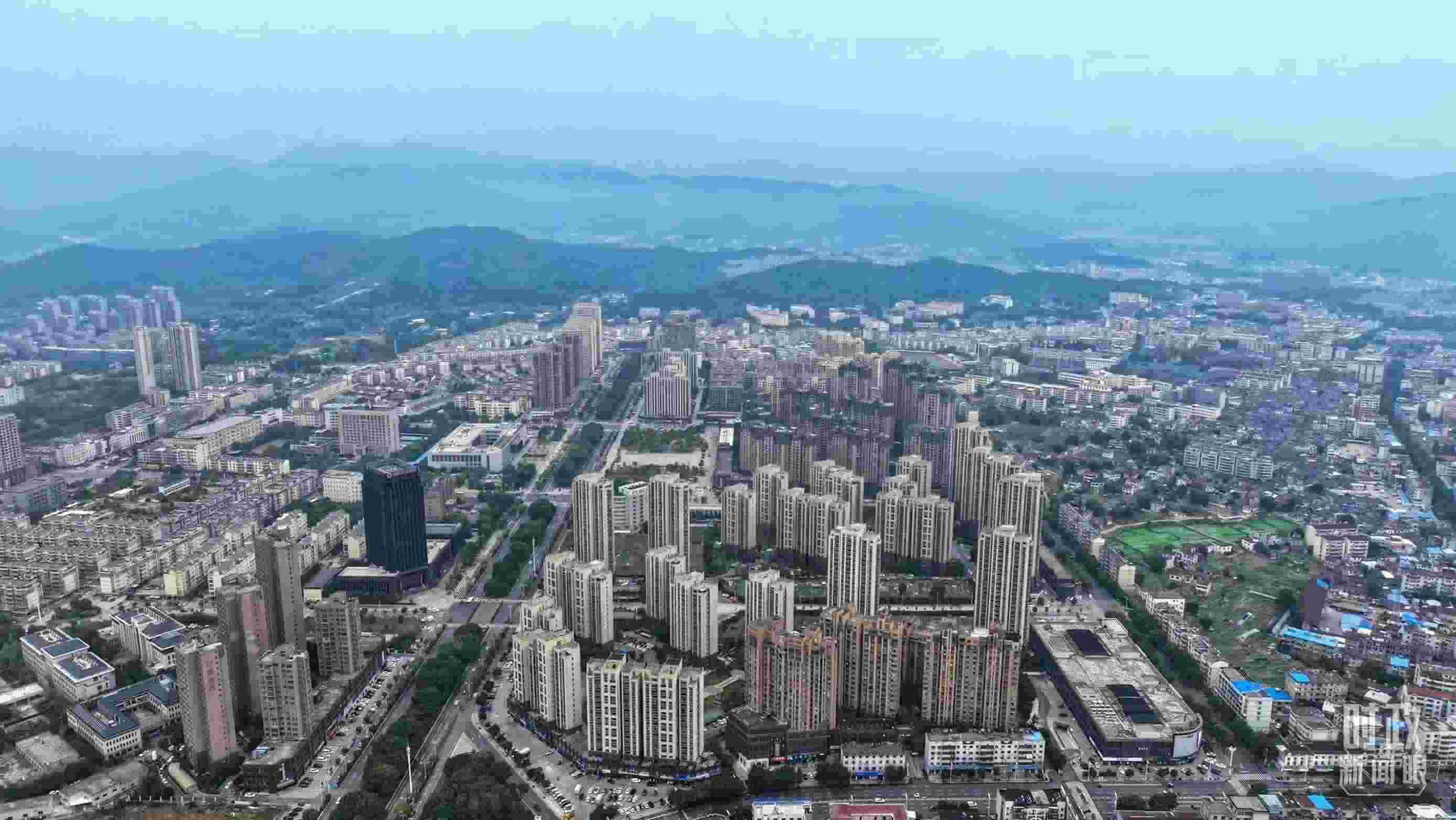 △俯瞰桐城市。（總臺記者葛啟文拍攝）