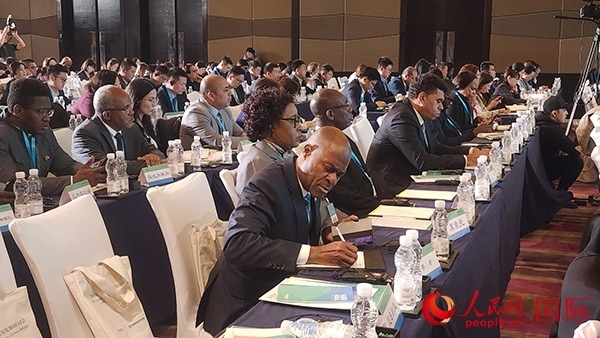 與會來賓在認(rèn)真記錄。人民網(wǎng)記者 萬宇攝