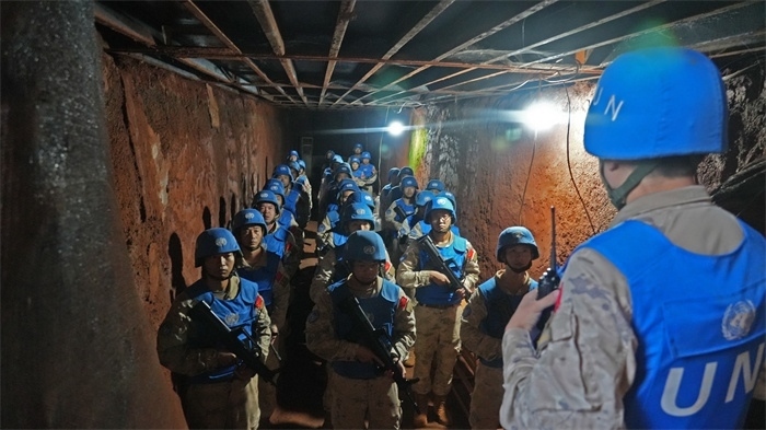 進(jìn)入地下掩體隱蔽。王軍杰攝