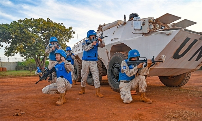 保持防衛(wèi)警戒。孫千攝