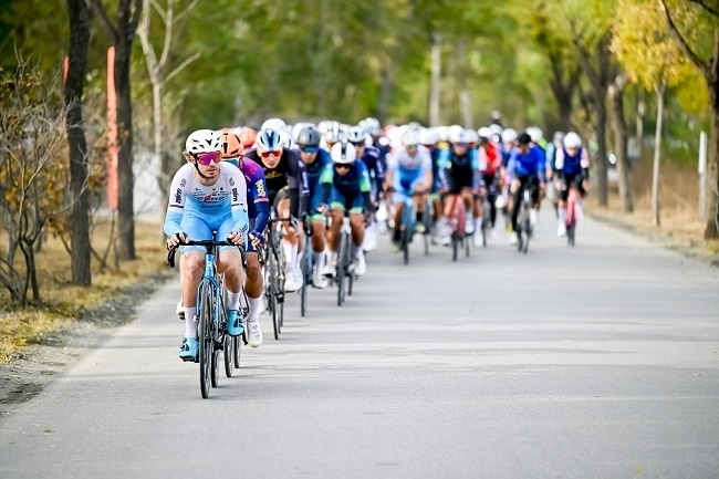 選手在比賽中展開激烈角逐。主辦方供圖