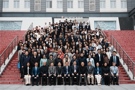 與會(huì)人員集體合影。主辦方供圖