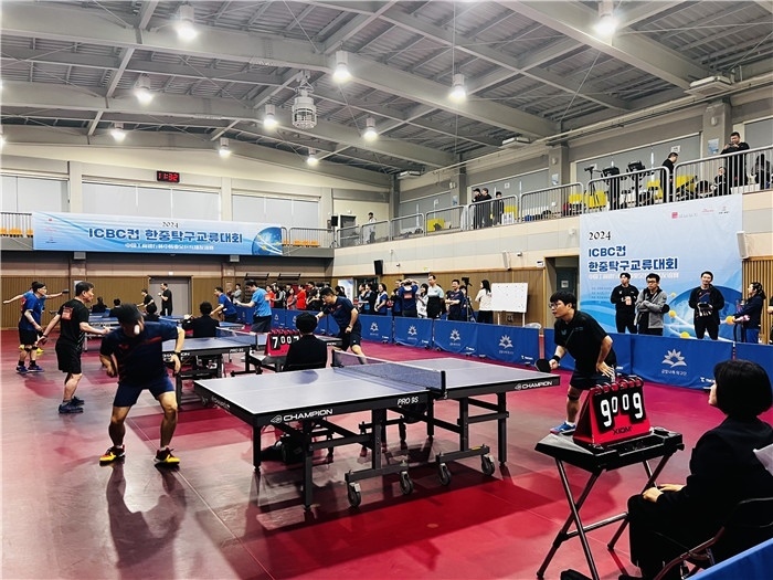 圖為中韓業(yè)余乒乓球友誼賽現(xiàn)場。 首爾中國文化中心供圖