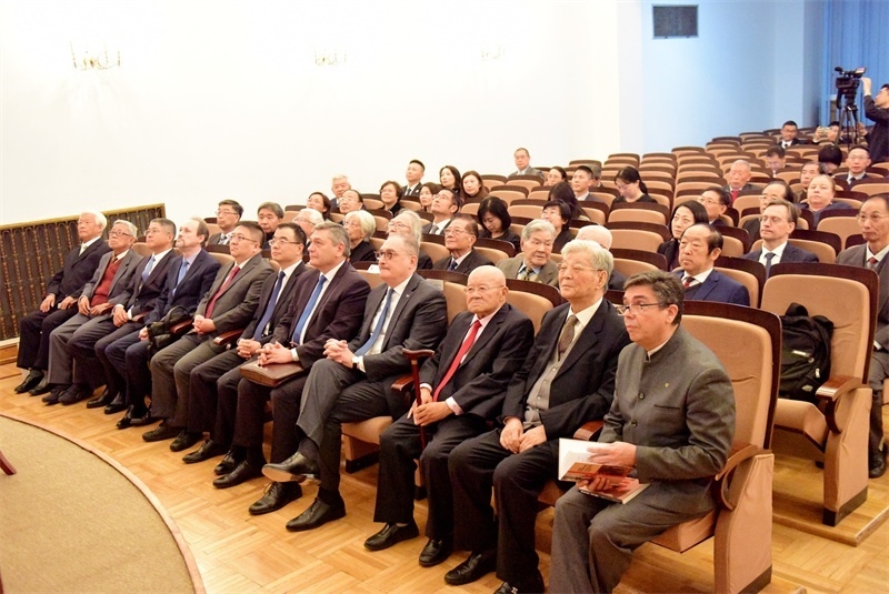 5.中俄資深外交官、學(xué)者、新聞媒體代表等70余人出席活動(dòng)。 主辦方供圖