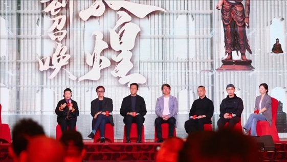 《受到召喚·敦煌》眾主創(chuàng)現(xiàn)場(chǎng)分享創(chuàng)作故事。主辦方供圖