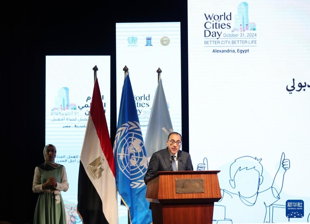 10月31日，在埃及亞歷山大，埃及總理馬德布利在活動(dòng)上致辭。新華社記者 王東震 攝