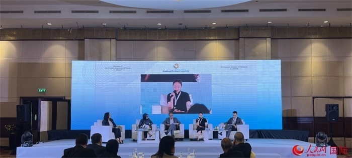 “企業(yè)對中國東盟互聯(lián)互通的責(zé)任與貢獻”分議題討論現(xiàn)場。人民網(wǎng)記者 曹師韻攝