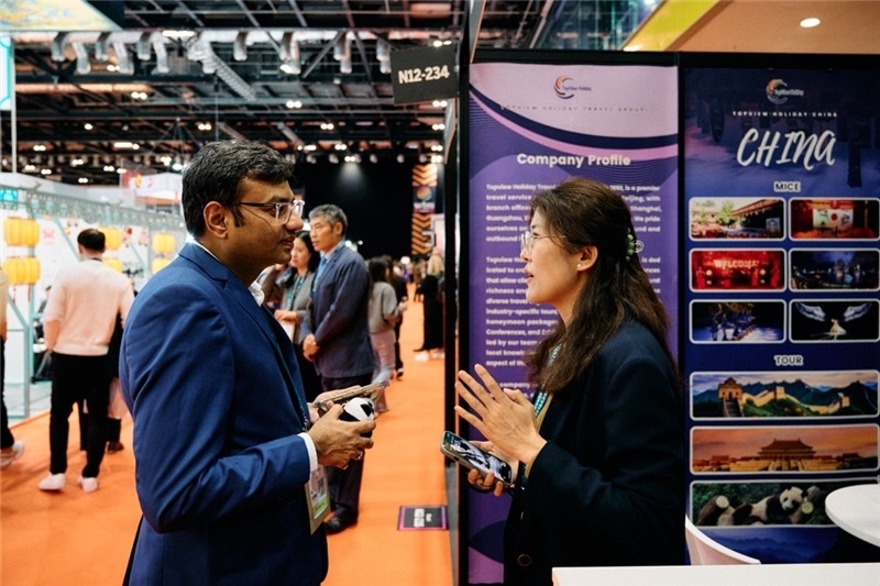 “中國(guó)館”展區(qū)現(xiàn)場(chǎng)洽談。 楊浩鵬攝