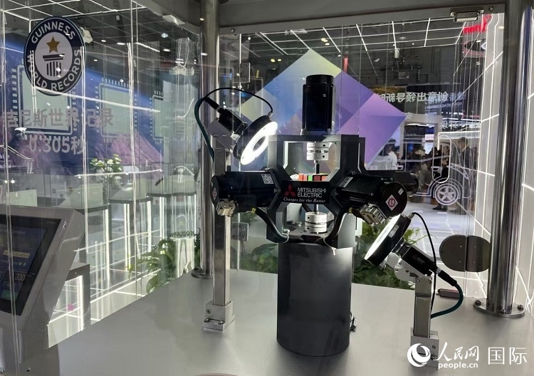 三菱電機開發(fā)的魔方機器人是吉尼斯世界紀錄保持者。人民網(wǎng)記者 陳思攝