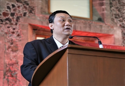 拉美分社負(fù)責(zé)人苗野主持慶?；顒?dòng)。主辦方供圖