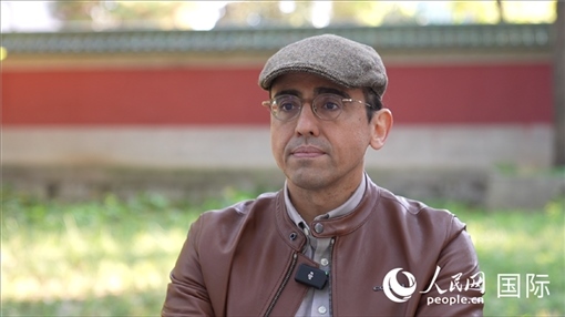 巴西漢學(xué)家喬治·西內(nèi)迪諾（中文名“沈友友”）。人民網(wǎng)記者 劉寧攝