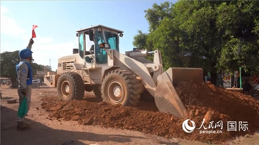 ▲修復市區(qū)主干道(秦貴君攝)