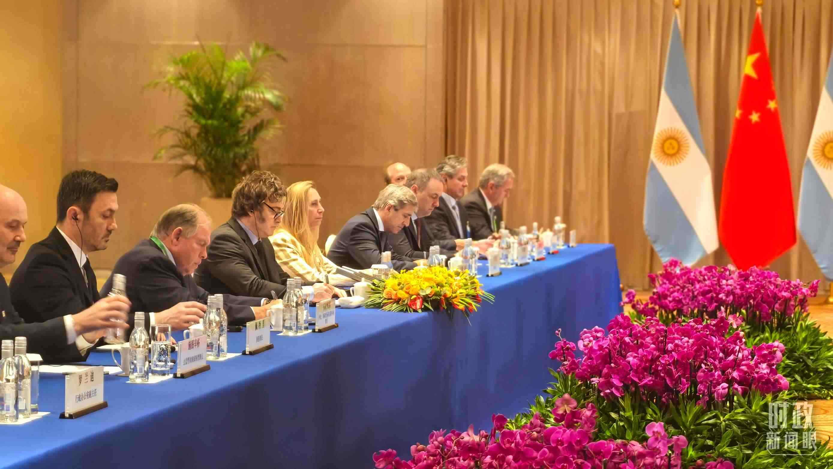 習主席會見阿根廷總統(tǒng)米萊現(xiàn)場。（總臺央廣記者潘毅拍攝）