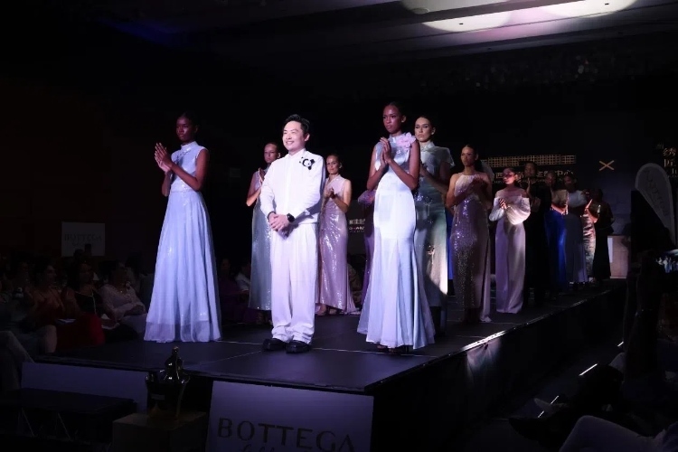 時(shí)裝周現(xiàn)場(chǎng)。顏李芳攝