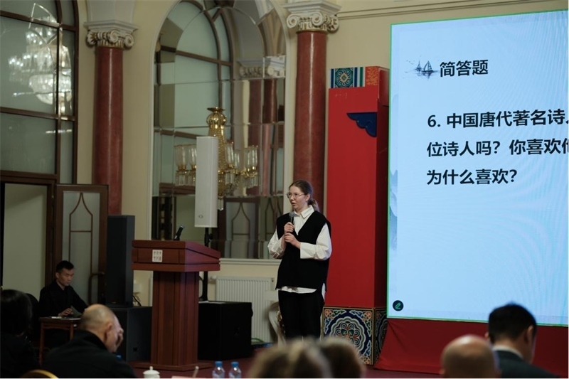 參賽選手現(xiàn)場答題。 俄羅斯國立人文大學(xué)孔子學(xué)院供圖