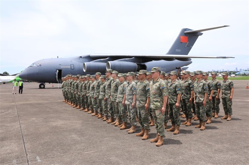 中方參演部隊(duì)搭乘運(yùn)—20運(yùn)輸機(jī)飛抵印尼國民軍空軍哈利姆機(jī)場。 龔勝祥攝