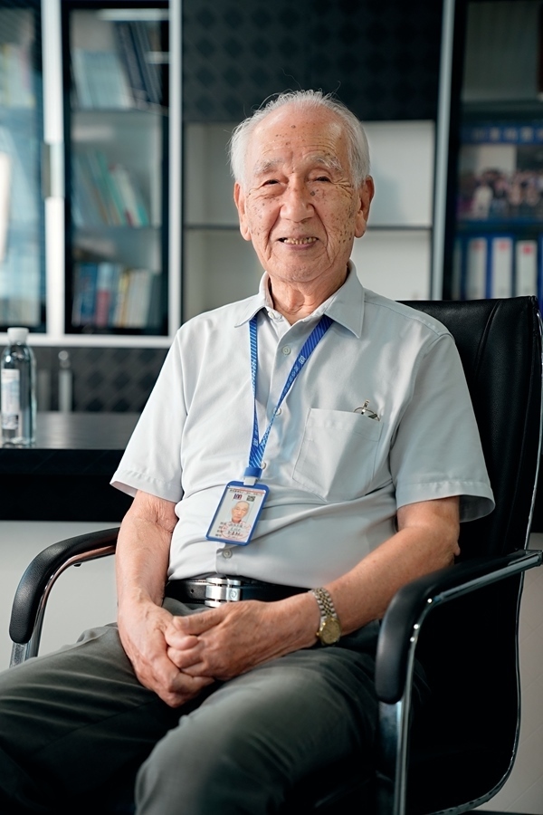 2024年8月，佐佐木俊一在深圳接受本刊記者采訪。