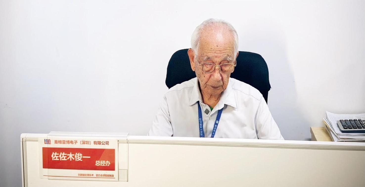 佐佐木俊一在工位上工作。（本刊記者 馮璐／攝）