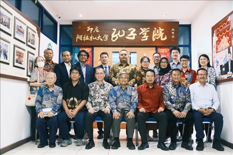 參會(huì)嘉賓合影。阿拉扎大學(xué)孔子學(xué)院供圖