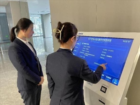 督查專班查看事項(xiàng)覆蓋“全不全”辦事流程“通不通”。 圖片來(lái)源：江蘇南通啟東市數(shù)據(jù)局