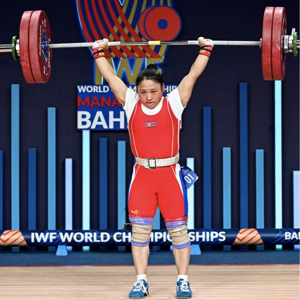 圖為李盛金在比賽中。圖片來源于國際舉重聯(lián)合會官網(wǎng)