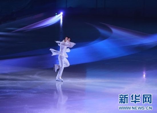 圖為羽生結(jié)弦在表演中。記者 錢錚 攝