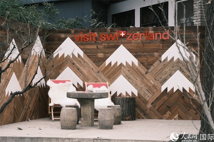 瑞士小木屋一隅，靜謐中散發(fā)出阿爾卑斯的冬日溫情。人民網(wǎng) 實習(xí)生黃睿攝