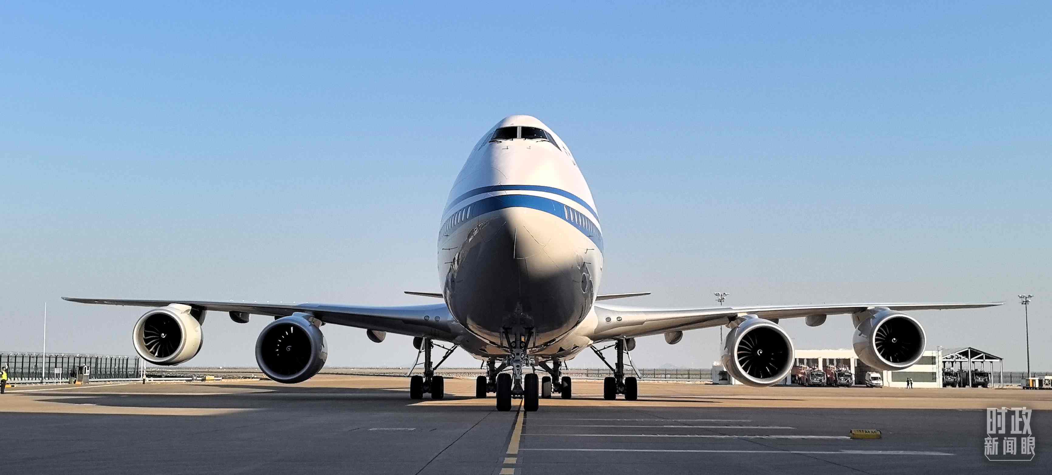 △習(xí)主席專機(jī)抵達(dá)澳門國際機(jī)場。（總臺(tái)央視記者王子杭拍攝）