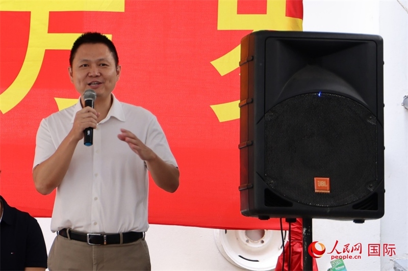 中國駐里約總領(lǐng)館副總領(lǐng)事王尉育在捐贈活動上致辭。人民網(wǎng)記者 陳海琪攝