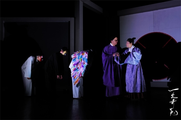 《一文奇冤》劇照。中國國家話劇院供圖