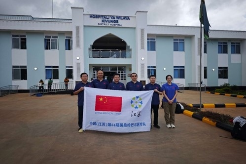 中國援桑給巴爾醫(yī)療隊(duì)在基文吉區(qū)醫(yī)院開展相關(guān)活動。中國援桑醫(yī)療隊(duì)供圖